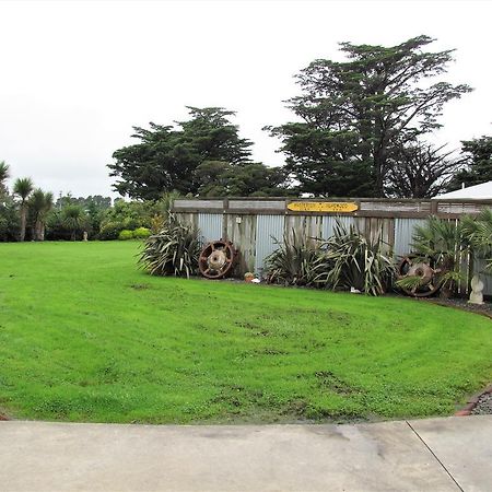 Cruz Inn Featherston Bagian luar foto