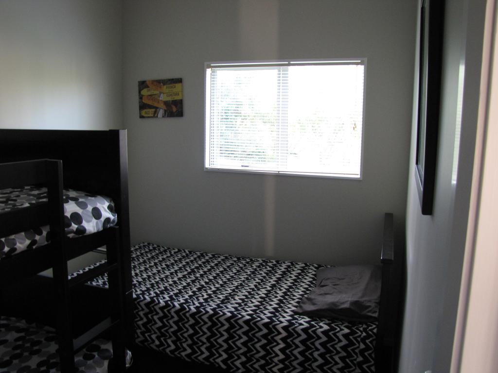 Cruz Inn Featherston Bagian luar foto