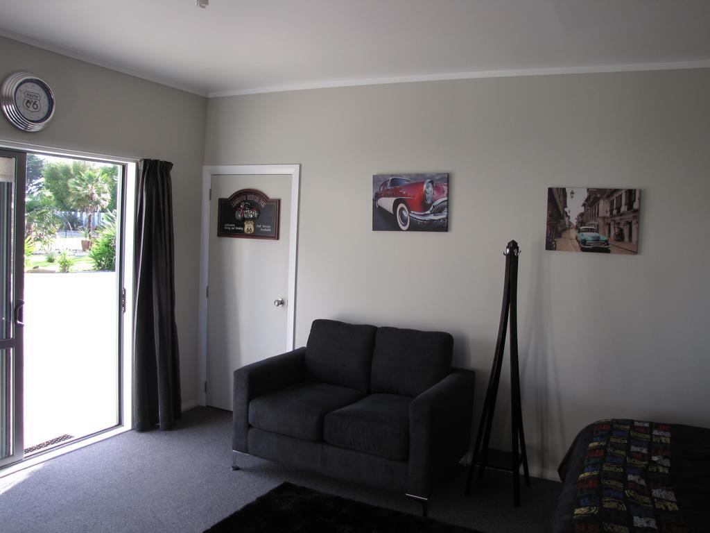 Cruz Inn Featherston Bagian luar foto